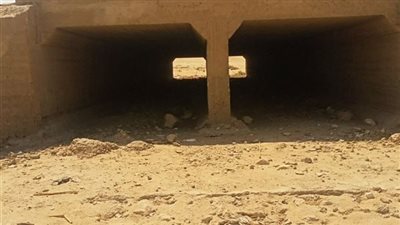 محافظ أسيوط يوجه بتكثيف المرور على مصارف السيول وتنظيفها