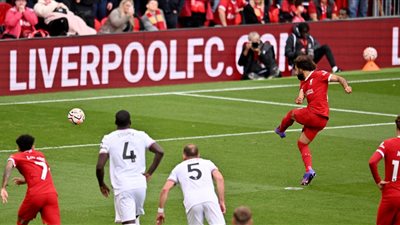 ليفربول يتعادل مع وست هام في الشوط الأول وصلاح يسجل هدفًا