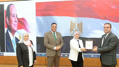 محافظ الدقهلية يكرم رموز التمريض تقديرًا لدورهم البارز في رعاية المرضى