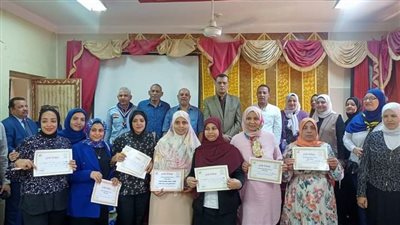 وكيل تعليم قنا يكرم قادة الفرق الكشفية بالإدارات التعليمية 