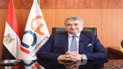وزير التجارة والصناعة يصدر قرارًا بإقالة رئيس هيئة التنمية الصناعية 