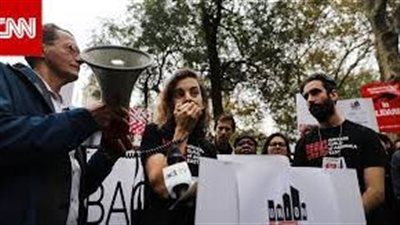 الوصول الى اتفاق مبدئي بإنهاء اضراب الكتاب الأمريكيين 