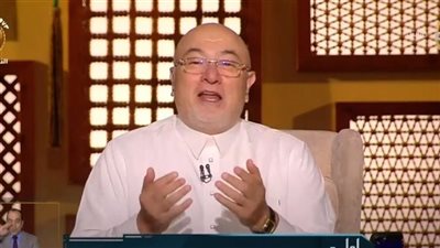 خالد الجندي يحذر من تسليم الأدمغة للسوشيال ويصفها بالحمامات عمومية (فيديو) 