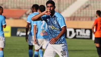 إبراهيم عادل يحصل على جائزة رجل مباراة البنك الاهلي في الدوري  