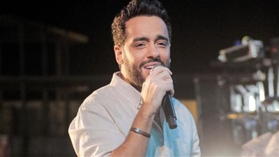 رامي جمال يرفع شعار 