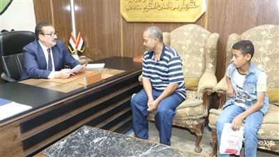   محافظ المنوفية يواصل استقبال المواطنين لبحث شكواهم 