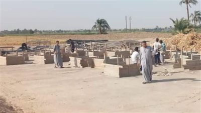 إيقاف أعمال بناء بدون ترخيص بقرية الأشراف بقنا