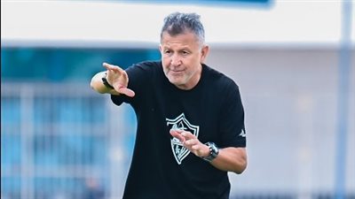 أوسوريو يجري تعديلا على مقاعد بدلاء الزمالك أمام أرتا سولار