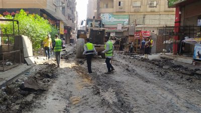 بدء أعمال رصف وتطوير الطريق الأبيض بحي العجوزة