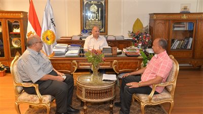 محافظ أسيوط يوجه بالتوسع في فتح منافذ بيع السلع واللحوم بأسعار مخفضة