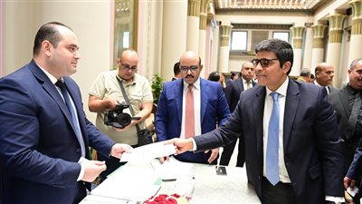  أعضاء مجلس النواب يوقعون على نماذج تزكية المرشحين لانتخابات رئاسة الجمهورية 2024