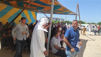 توافد المئات من أهالي جنوب سيناء علي مكاتب الشهر العقاري لعمل التوكيلات الرئاسية