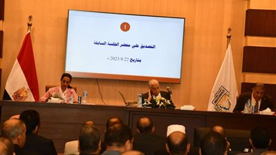 محافظ جنوب سيناء يبحث استعدادات العام الدراسي الجديد 2023/ 2024