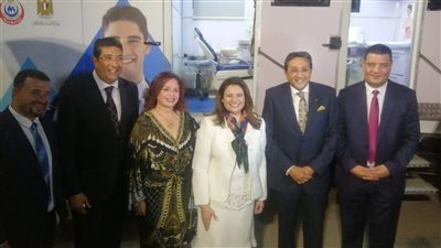 وزيرة الهجرة تفتتح عيادات 