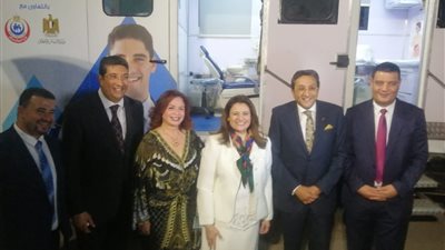 إلهام شاهين تثمن دور الجاليات المصرية في دعم العيادات الطبية المتنقلة