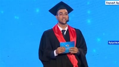 مقدم حفل تكريم أوائل الخريجين: الرئيس السيسي عاملني معاملة الآب لأولاده