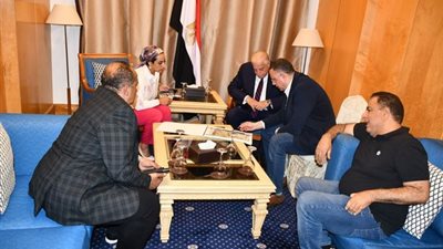 محافظ جنوب سيناء يناقش آخر مستجدات مخططات تطوير مصر القديمة 