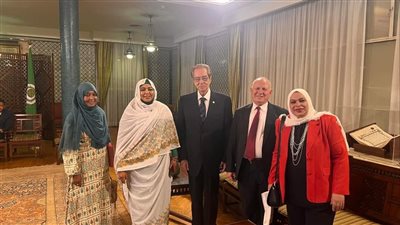  قيادات المرأة العربية يشارك فى مبادرة 