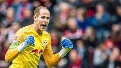 جولاتشي حارس لايبزيج الألماني يعود للملاعب بعد غياب عام