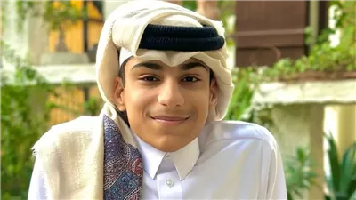 غانم المفتاح حديث السوشيال ميديا عقب أدائه العمرة وتقبيله الحجر الأسود