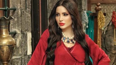 نسرين طافش تخطف الأنظار بخصر منحوت وملامح جذابة