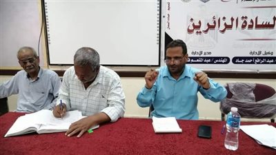 مدير تعليم قنا يعقد اجتماعًا لمراجعة استعدادات العام الدراسي الجديد