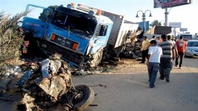  إصابة 11 شخصا  فى تصادم سيارتى نقل ونصف نقل البحيرة