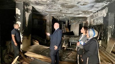 صور.. النيابة الإدارية تعاين مصنع مدينة نصر المحترق