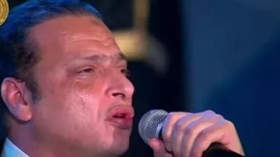 وائل الفشني يكشف سبب بكائه أمام السيسي في احتفالية المولد النبوي (فيديو)