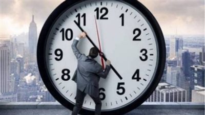 نشرة أخبار التوك شو..عودة التوقيت الشتوي والاحتفال بذكرى المولد النبوي الشريف