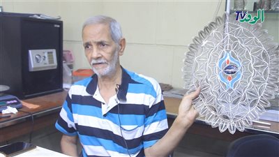 سيد إمام.. 60 عامًا من إحياء فن الشفتشي بحارة النحاسين  