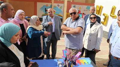 محافظ الوادي الجديد يتابع تجهيزات المدرسة الدولية لافتتاحها.. ويلتقي بأولياء أمور المتقدمين