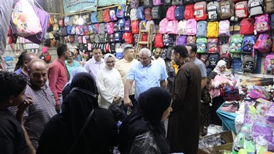 محافظ الوادي الجديد يتفقّد معارض المستلزمات المدرسية بالخارجة 
