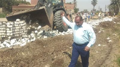  إزالة التعديات على 5 أفدنة بالأراضي الزراعية بالواسطى