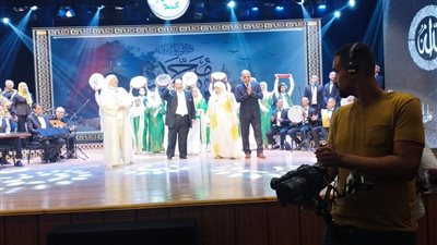 قصور الثقافة تحتفل بالمولد النبوي الشريف.. شيخ المداحين ينال إشادة الحاضرين .. فيديو