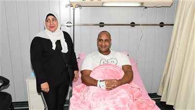 المجمع الطبي العسكري يستقبل أشرف فولة بطل العالم السابق في كمال الأجسام