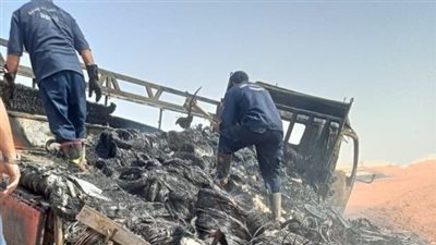 احتراق سيارة محملة بالكابلات الكهربائية في أسيوط