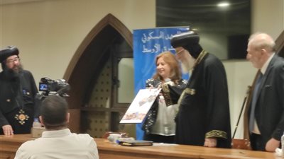 طلاب المعهد المسكوني يكرمون البابا تواضروس (شاهد)