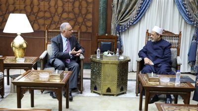 الإمام الأكبر يوصي السفير الجديد لمصر لدى بنجلاديش بالإهتمام بملف الطلاب الوافدين للأزهر