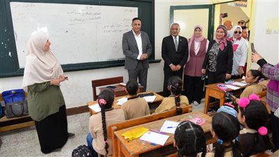 محافظ الدقهلية يتفقد عددا من المدارس بمدينة المنصورة