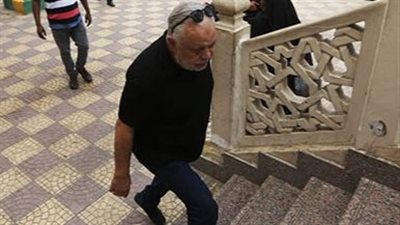 حضور أشرف زكي جنازة الراحل محمد فريد بمسجد الحصري