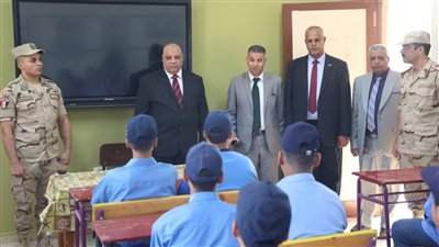 وكيل تعليم الوادي الجديد يتابع مدرسة السادات الثانوية العسكرية 
