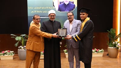 رئيس جامعة الأزهر يشهد تخريج دفعة جديدة بكلية الشريعة والقانون بالقاهرة