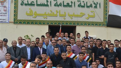 نائب رئيس جامعة الأزهر بأسيوط يشارك الطلاب مراسم تحية العلم