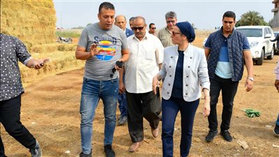وزيرة البيئة تتفقد أحد مكامير الفحم المطورة بمنيا القمح