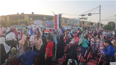 الالاف من أهالي الوادي الجديد يحتفلون بانتصارات أكتوبر في ميدان الساحة