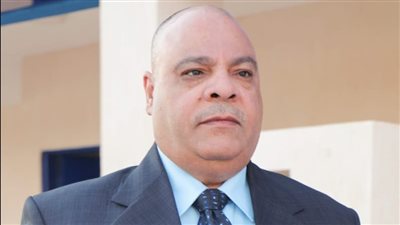  وكيل تعليم الوادي الجديد يشارك الطلاب تحية العلم