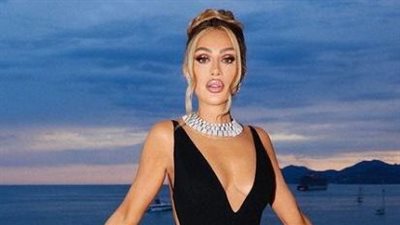 مايا دياب بشراب شفاف والريش حديث صحافة باريس (صور)