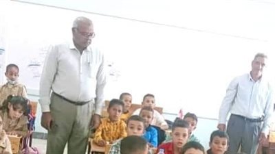 مدير تعليم نجع حمادي يتابع انتظام الدراسة بمدرسة سلاجة الابتدائية