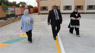 وكيل تعليم الوادي الجديد يتفقد العمل بالمدرسة الرسمية  الدولية فى الخارجة 